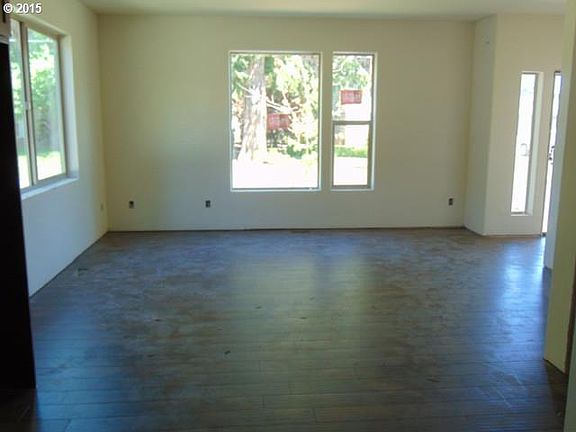 4th image of 521 SE Annabel Way