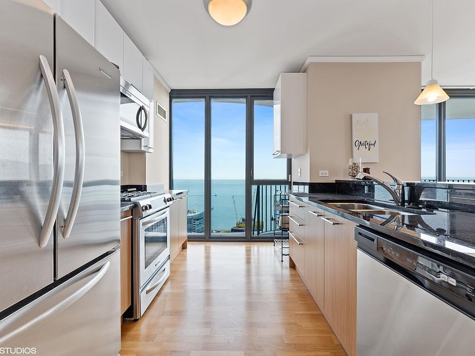 1st image of 6606-225 N Columbus Dr #6606