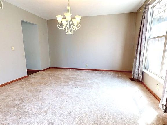 4th image of 205 Deerwalk Cir