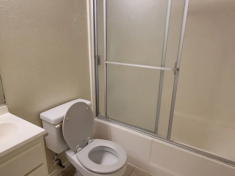 1002 N Sanborn Ave #205 — Photo 12