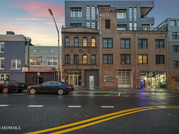 650 Montgomery Street #402, Jersey City, NJ 07306