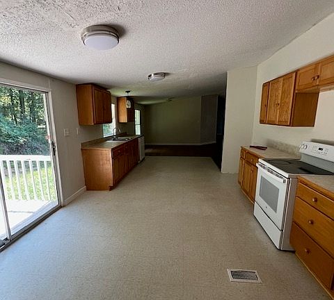 4th image of 209 Oakleigh Dr