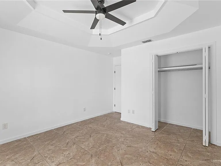 112 E Peter St #3 — Photo 10