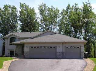 542 Sunwood Park Dr, Waite Park, MN 56387