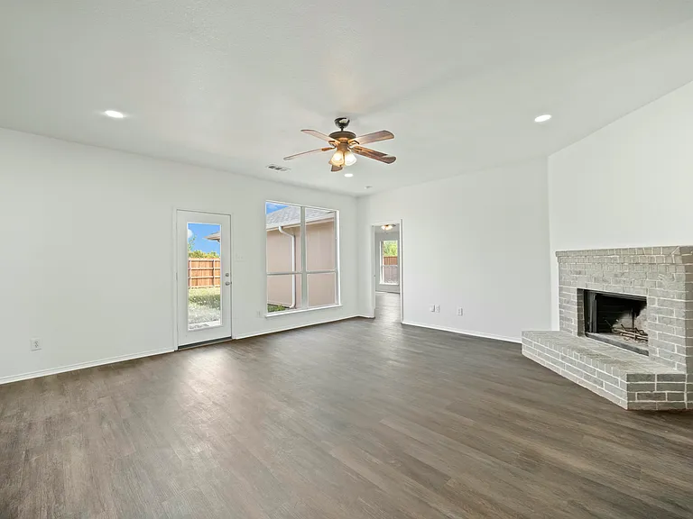 2130 Harvester Dr — Photo 11