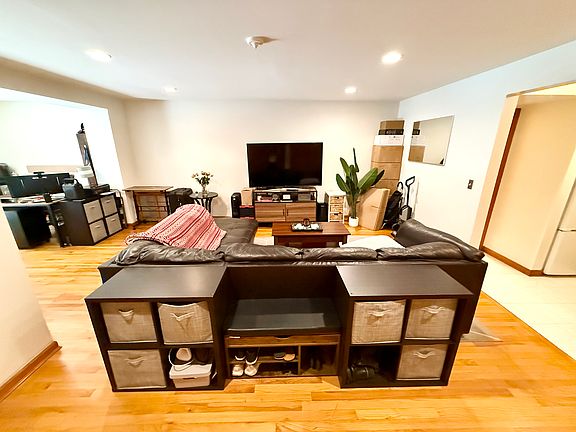 5th image of 324 W 77th St APT 2