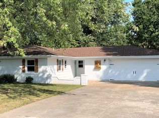 1405 W Locust St, Bolivar, MO 65613