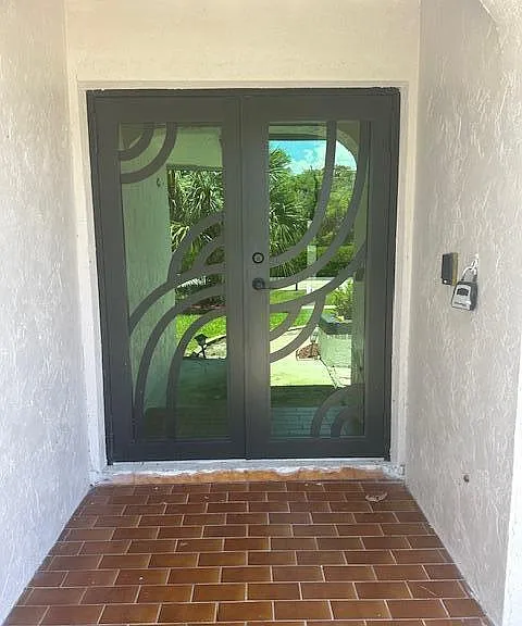 14040 Paddock Dr — Photo 2