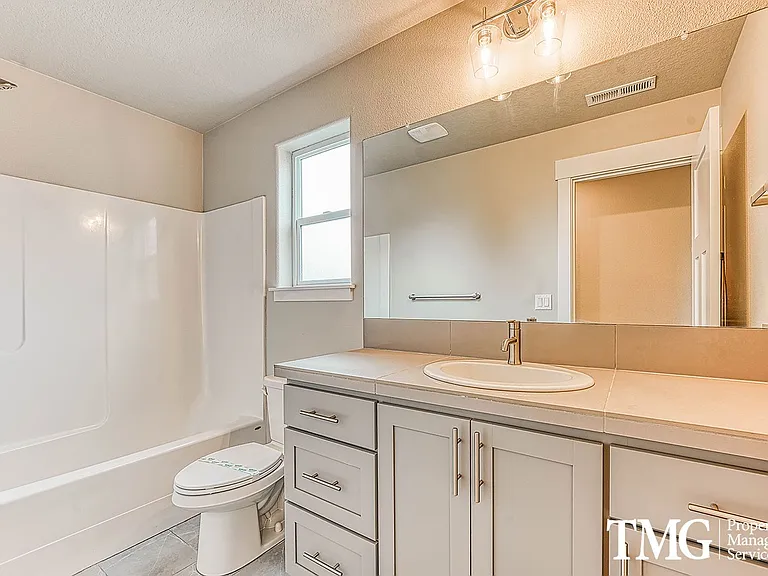 2519 NE 85th Cir — Photo 15