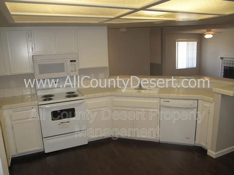52020 Avenida Mendoza — Photo 5