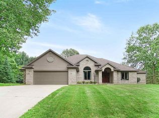 10046 Redwood Ln, Middlebury, IN 46540