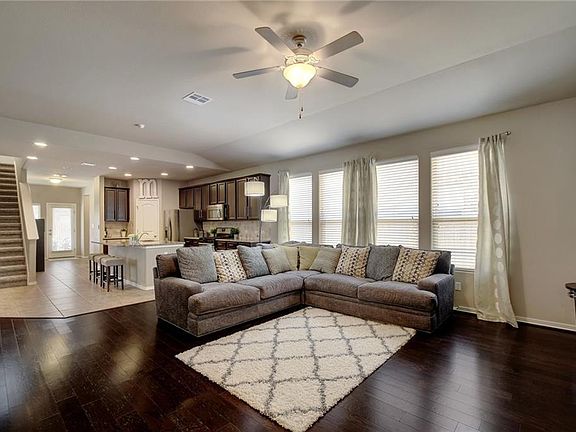3rd image of 383 Wincliff Dr