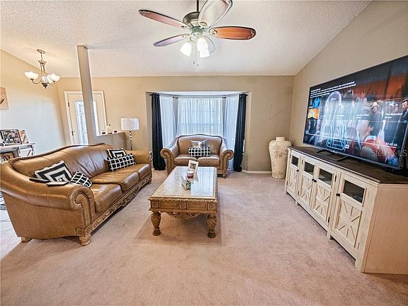 4th image of 714 Spreading Oak Ave