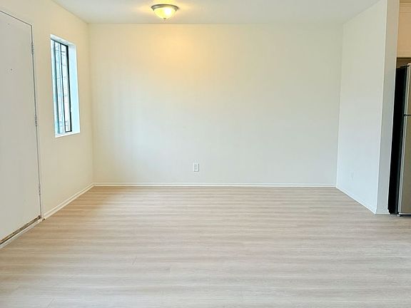 4th image of 512 E Buckthorn St APT 3