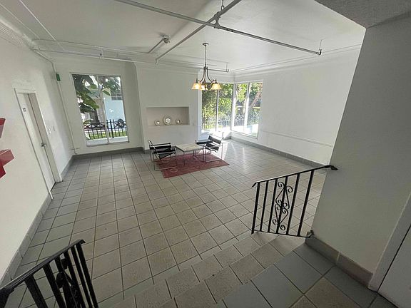 3rd image of 820 Euclid Ave APT 304