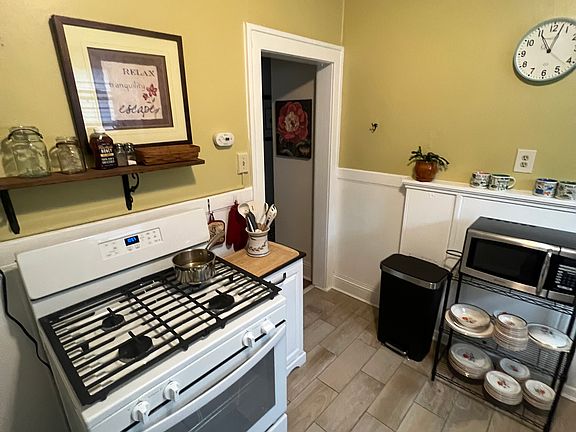 2nd image of 20 Edison Ave APT 3
