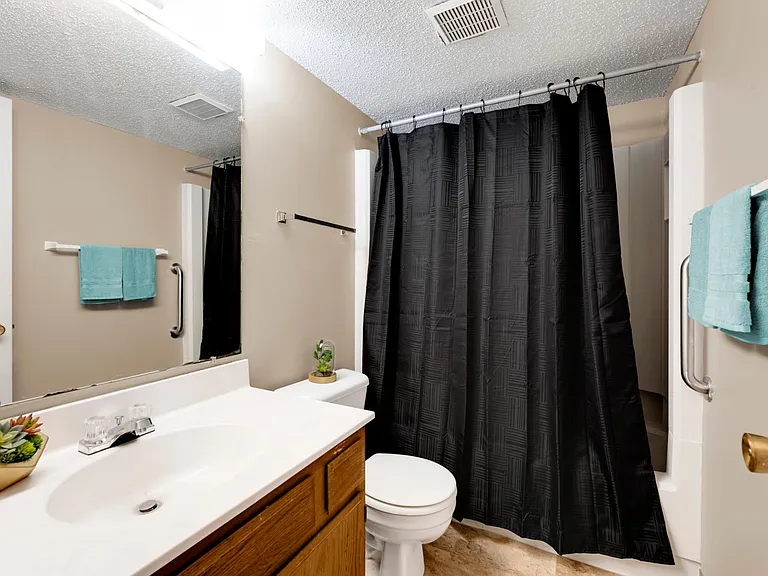 Oakwood Apartments — Photo 26