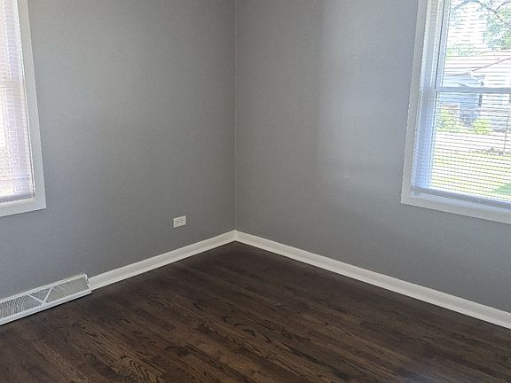 5th image of 2821 W 147th St