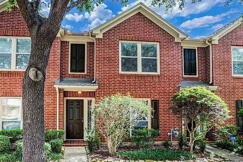 818 W Heights Hollow Ln Photo 1
