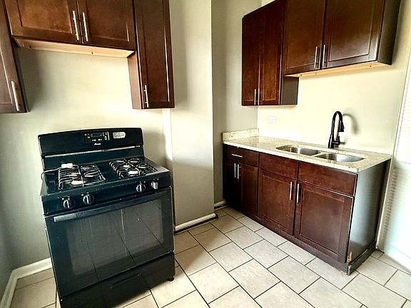 3rd image of 4058 W Congress Pkwy APT 2N