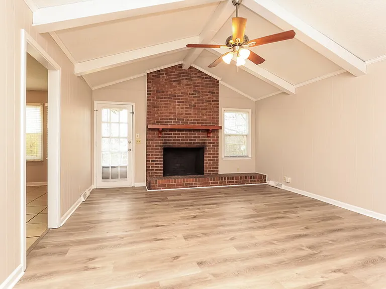 2406 Hillmont Dr — Photo 3