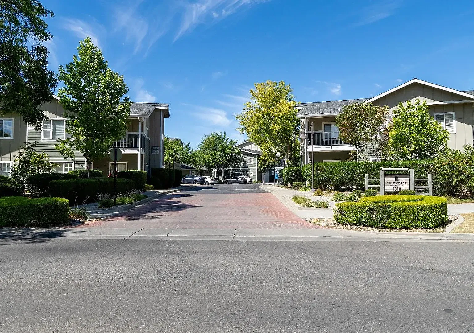 Beautiful 2 Bedroom 2 Bath Condo! — Photo 1