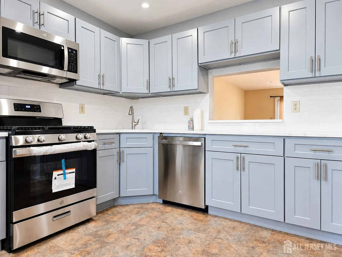 2 bed, 2.5 bath, 1310 sqft, $2,800 — Photo 3