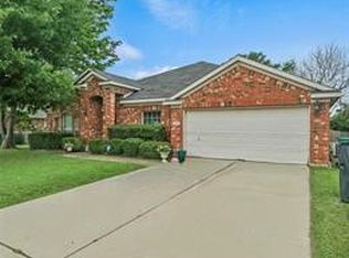 412 N Waterford Oaks Dr, Cedar Hill, TX 75104
