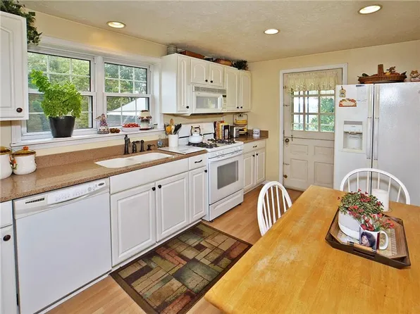 Pocono, 1328 Pocono St Floor 1-L, Pittsburgh, PA 15218