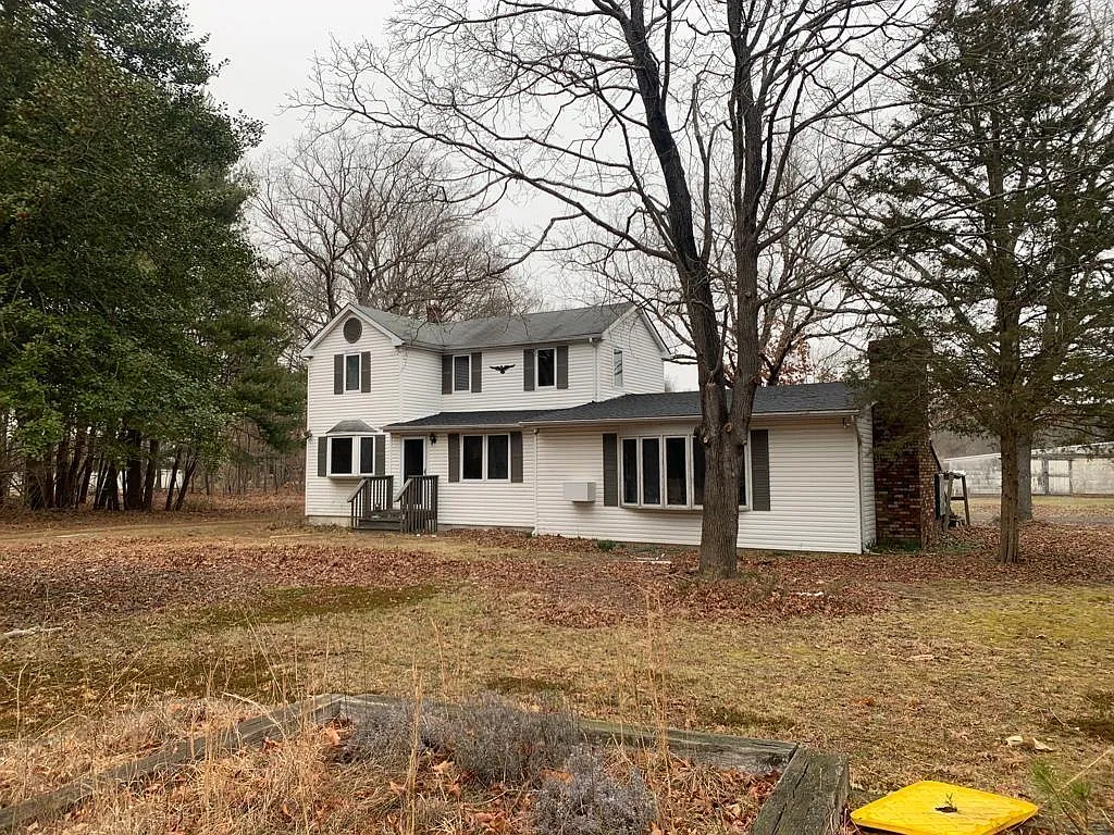 4 bed, 1992 sqft, $3,500 — Photo 1