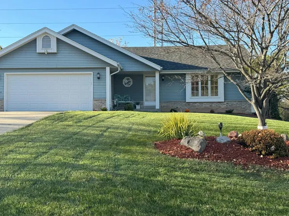 10100 West Meadow DRIVE, Greenfield, WI 53228