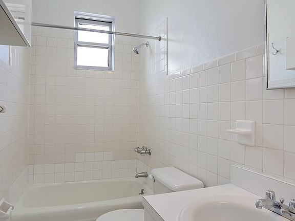 5th image of 334 W 22nd St APT 26