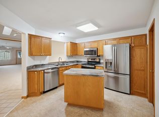 7632 Newbury Rd, Woodbury, MN 55125