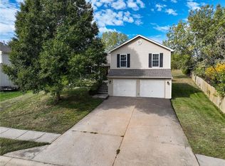 8216 N Mersington Ave, Kansas City, MO 64119