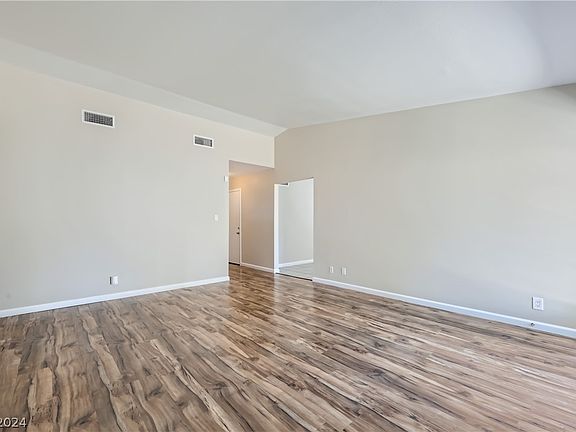 5th image of 1367 Charmaine St