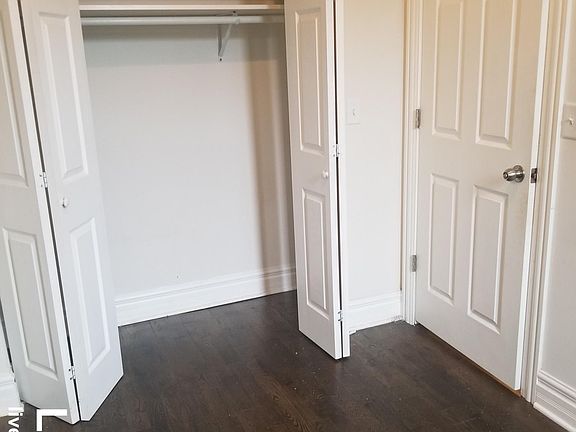 2nd image of 2049 W Division St #2K