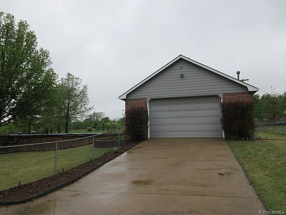 3rd image of 17590 Owalla Valley Dr