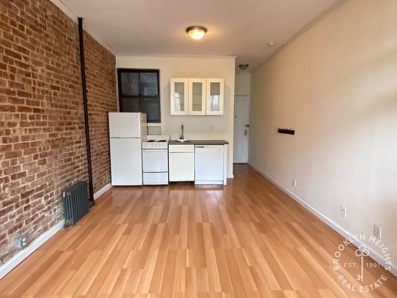 2nd image of 71 Pineapple St APT 3D