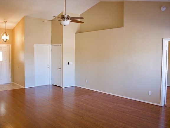 3rd image of 902 W Oraibi Dr