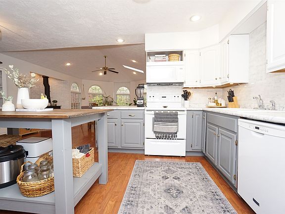 4th image of 120 Linda Ln
