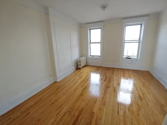 Rented by Halvatzis Realty | media 15