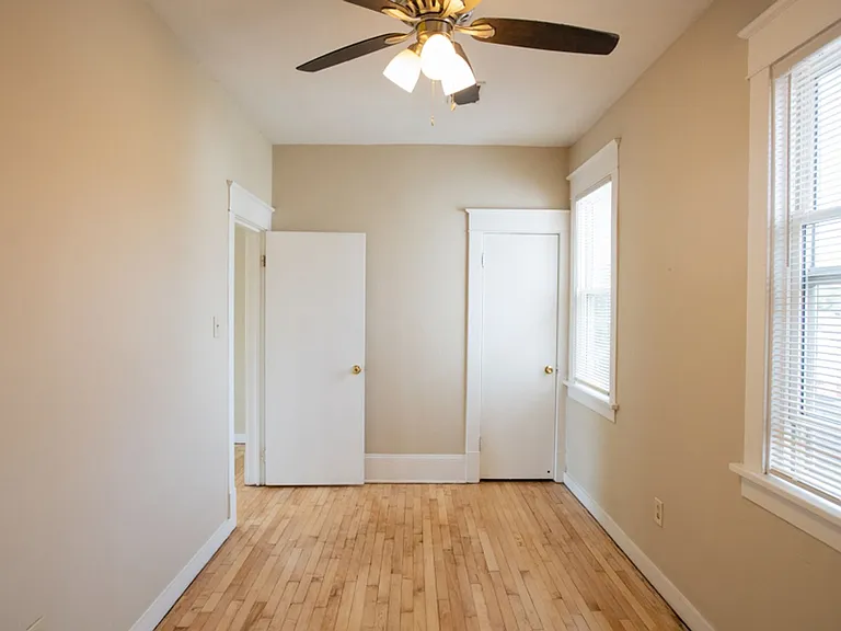 $1075 1 BA, 1 BA With Back Porch - Riverwest - 829 E Clarke — Photo 23