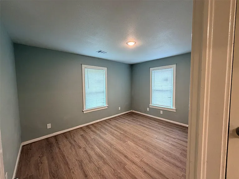 505 Sikes St — Photo 6
