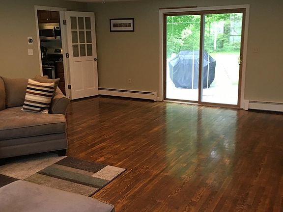 3rd image of 5 Lincoln Dr