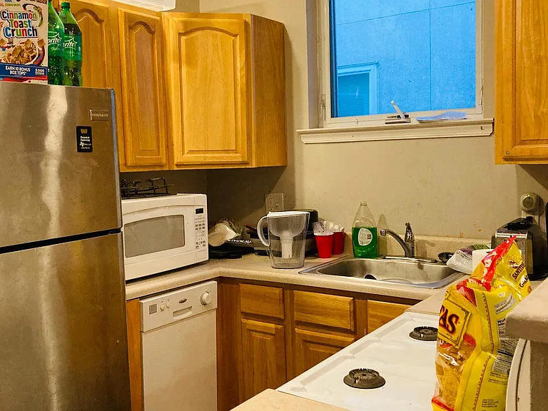 1617 N Sydenham St #2 — Photo 3