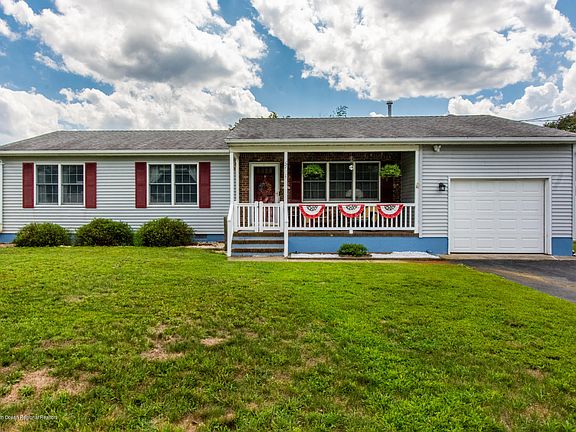 2nd image of 121 Oakwood Pl