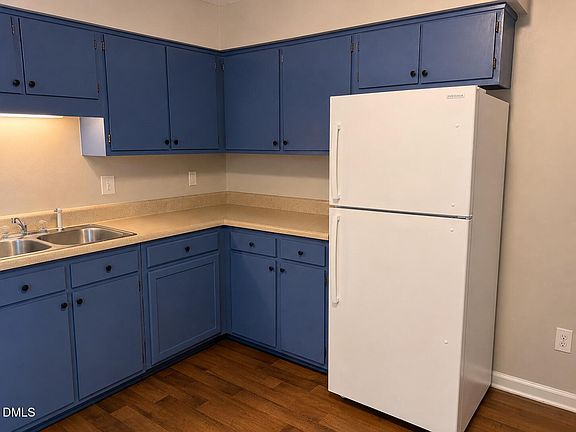 2nd image of 800 Fargo St APT E3