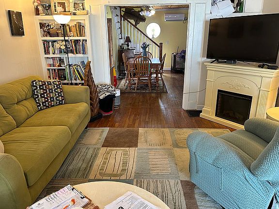 built in bookshelves 