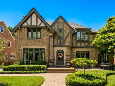 5859 N Maitland COURT, Whitefish Bay, WI, 53217