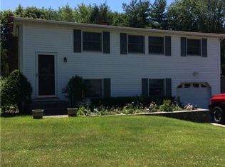 20 Ferret Ln, East Setauket, NY 11733